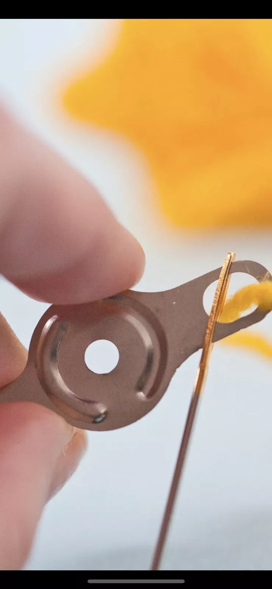 Needle Threader - Yarn image 0