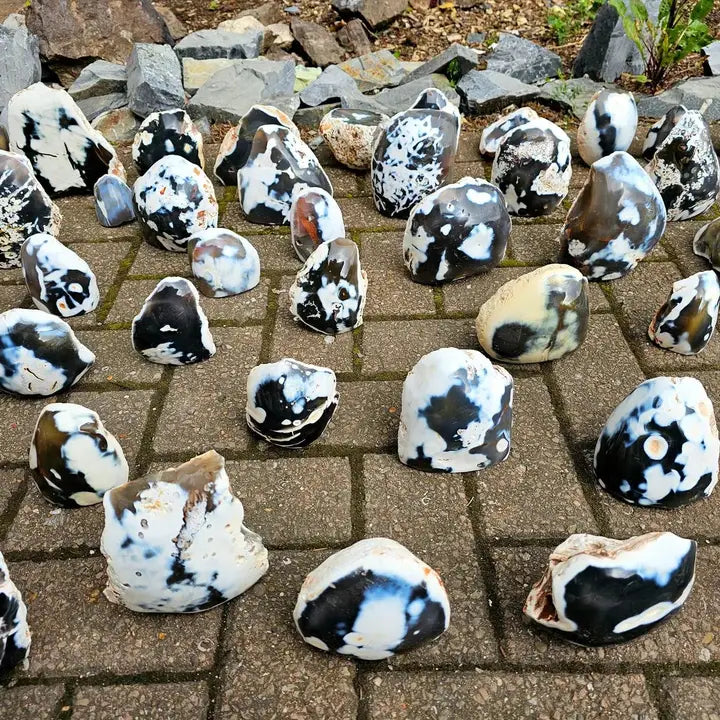 Orca Agate Crystal Stand Up 400g-500g image 0